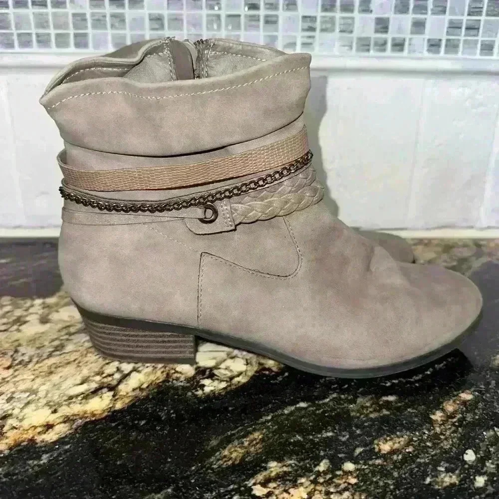Women's Wonder Nation Boots, Size 6, Gray